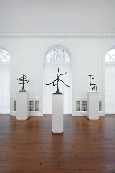 From left: “The Helices (Double Helix),” “Starfish,” and “Upstanding T (The ‘T’)” (1944). <em>Calder: The Complete Bronzes</em>, L&M Arts, New York. Photo: Tom Powel Imaging, Inc. Artwork © 2013 Calder Foundation, New York.
