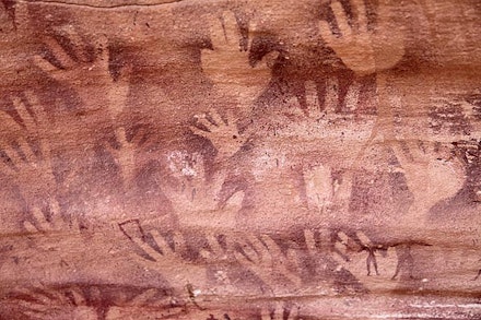 Painting of hands, Foggini-Mesticawi Cave, Gilf Kebir, Western Desert, Egypt. © Roland Unger, March 11, 2011. Reproduced under Creative Commons.
