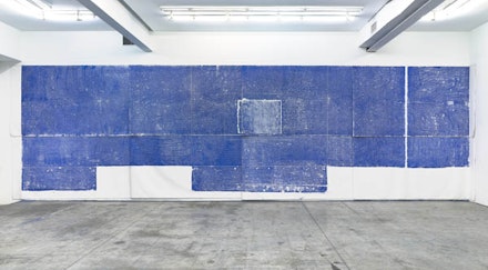 Jennifer Bornstein, “Floor 1,” 2014. Monoprint (oil on canvas), 137 × 421 ̋.