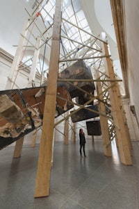 Phyllida Barlow, “Dock,” (2014). Installation at the Tate Britain. Photo: J. Fernandes, Courtesy of the Tate.
