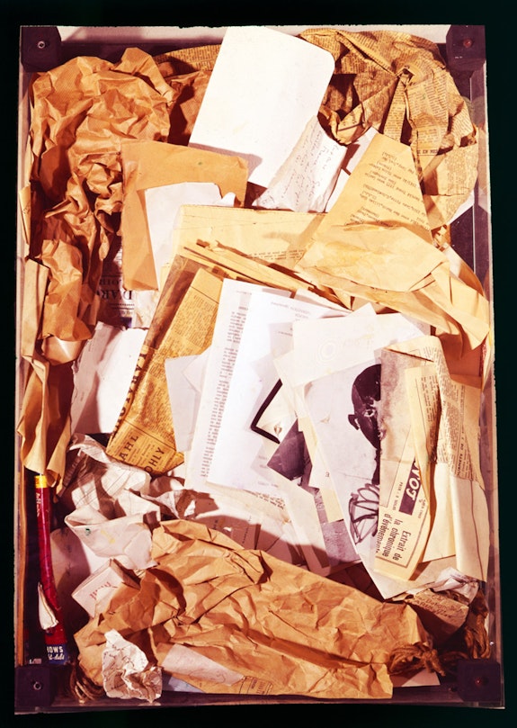 Arman, “Portrait-Poubelle de Pierre Restany (Portrait-Wastepaper basket of Pierre Restany)”, 1960, 27.6 × 19.7 × 3.9 inches. Medium: Pierre Restany’s wastepaper basket in a glass box.
Image Courtesy of the Arman Studio Archives, New York, NY.