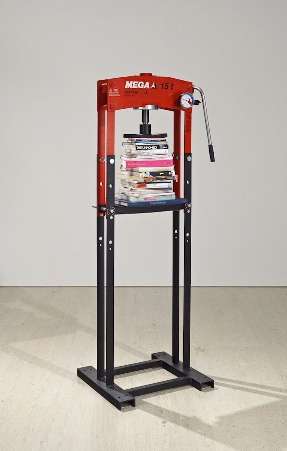 Miguel Palma, “15 tons,” 2007, 195 × 65 × 59 cm, 15 tons press, various art books and art catalogues. Photo courtesy of the artist.