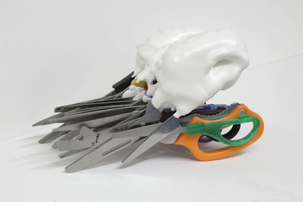 Teppei Kaneuji, “White Discharge (Scissors #8)” (2013–14). Scissor, resin, 12 × 20 × 13.5 cm. Copyright the artist, courtesy ShugoArts.