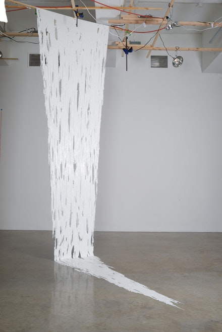Sarah Sze, <i>Long White Paint Hanging (Fragment Series)</i>, 2015. Acrylic paint and wood bar, 145 x 112 x 52 inches. Courtesy of the artist and Tanya Bonakdar Gallery, New York. Photo: Brett Moen.
