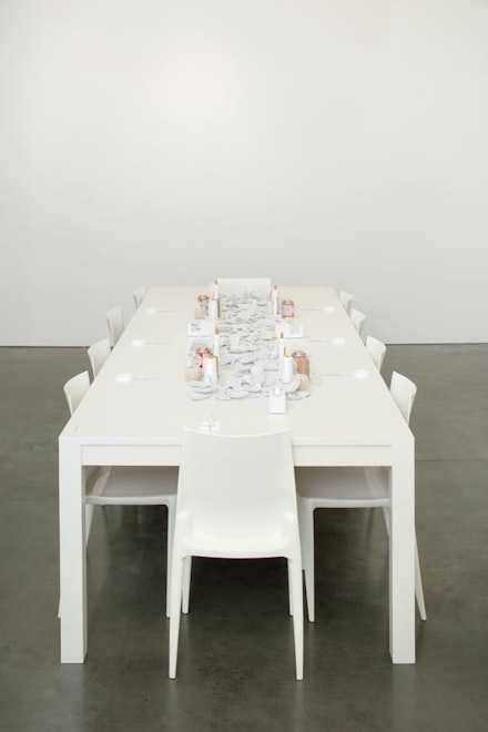 Yoko Ono, <em>Mend Piece</em> (Andrea Rosen Gallery, New York 2015/2016), 1966/2015. Ceramic, glue, tape, scissors, and twine. Dimensions variable. Courtesy Andrea Rosen Gallery, New York. © Yoko Ono. Photo: Pierre Le Hors.