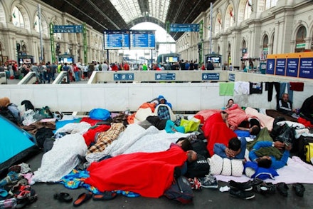 Refugees at Budapest Keleti railway station. Photo by Rebecca Harms. Used under (CC BY-SA 2.0). 