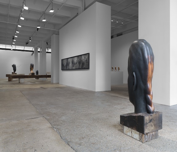 Installation view: <em>Silence</em>, Galerie Lelong, New York, February 2 – March 11, 2017. © Jaume Plensa. Courtesy Galerie Lelong, New York.
