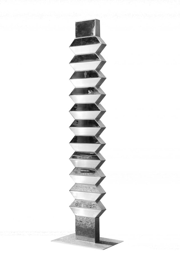 Heinz Mack, <em>Ohne Titel (Untitled)</em>, 2015. Stainless steel. 108 1/4 × 15 3/4 inches. Courtesy the artist and Sperone Westwater, New York.