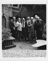 JOHN GIORNO, HENRY GELDZAHLER, ALLEN GINSBERG, FRANCESCO CLEMENTE, WILLIAM BURROUGHS,
IRA SILVERBERG, JAMES GRAUERHOLZ, AND ALAN AUSEN IN HENRY GELDZAHLER’S BACK YARD, 1985.
PHOTO: RAYMOND FOYE.