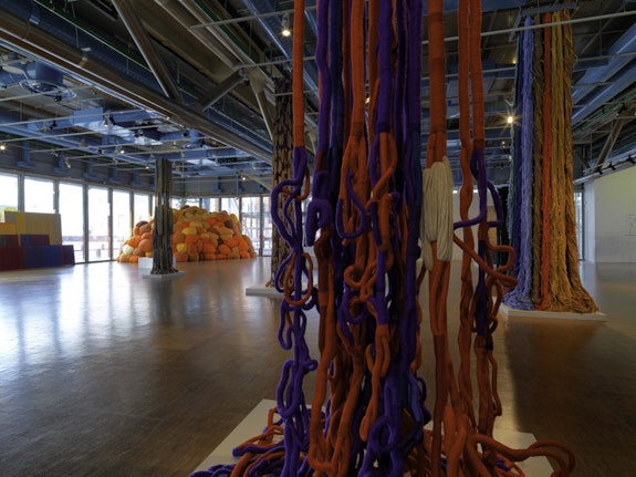 Sheila Hicks, <em>Ligne de Vie</em>, installation view. © Centre Pompidou, Philippe Migeat