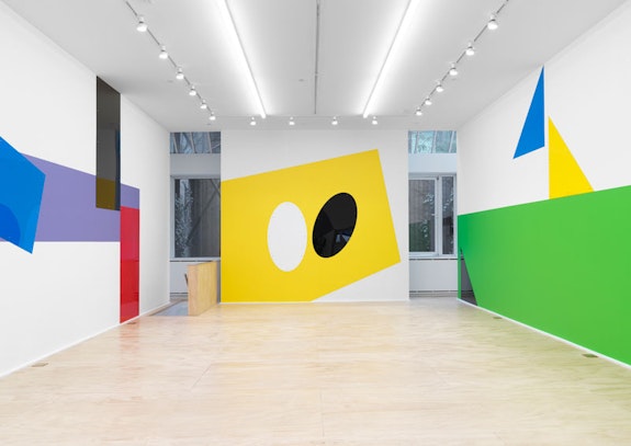 Gerwald Rockenschaub, <em>Geometric Playground (Flamboyant Edit)</em>, installation view, 2018. Courtesy Galerie Eva Presenhuber.