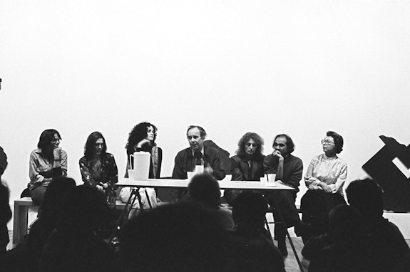Irving Sandler moderating the ArtistsTalkOnArt panel, “Questions of Size and Scale,” on March 31, 1978. © ArtistsTalkOnArt, Inc.