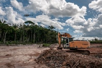 Clearing indigenous land, Amazonia. Photo: Vinícius Mendonça/Ibama.