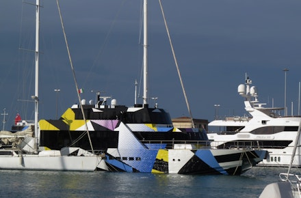 <em>Guilty,</em> A yacht with exterior design by Porfiri Studio and Jeff Koons. Image courtesy Giacomo Spagnoli. 