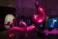 Morehshin Allahyari, <em>She Who Sees The Unknown: The Laughing Snake</em>, MacKenzie Gallery, Regina, 2019. Installation with 3D printed plastic sculpture, mirrored room, and interactive hypertextual narrative, 2019. Photo: Don Hall.