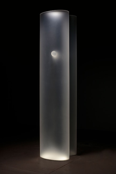 Helen Pashgian, <em>Untitled (white)</em>, 2009. Formed white acrylic with acrylic elements, 87 x 17 1/2 x 20 inches. Courtesy the artist and Lehmann Maupin, New York, Hong Kong, and Seoul. Photo: Joshua White.