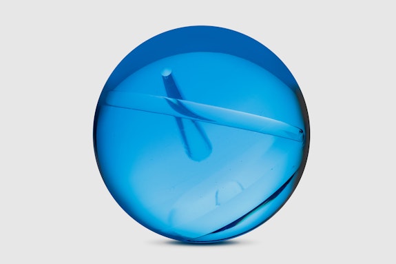 Helen Pashgian,<em> Untitled</em>, 2019. Cast epoxy with resin, 6 inches (diameter). Courtesy the artist and Lehmann Maupin, New York, Hong Kong, and Seoul. Photo: Joshua White.