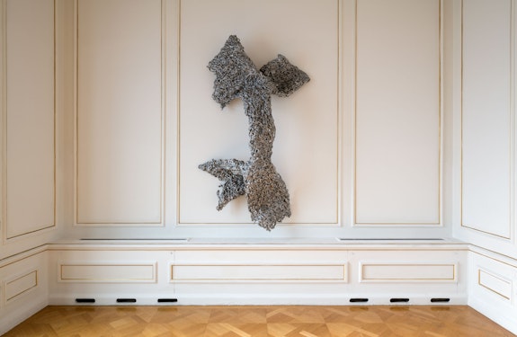 Installation view: Lynda Benglis: In the Realm of the Senses, Museum of Cycladic Art, Athens, 2019-20. © Panos Kokkinias, Courtesy NEON.