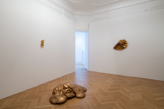 Installation view: Lynda Benglis: In the Realm of the Senses, Museum of Cycladic Art, Athens, 2019–20. © Panos Kokkinias, Courtesy NEON.