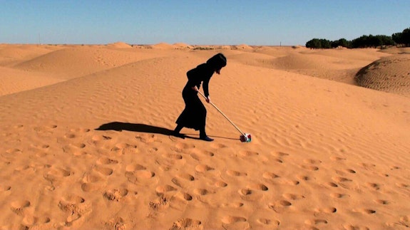 Hanae Utamura, <em>Wiping the Sahara Desert</em>, 2010. HD video, 2:04 min. © Hanae Utamura. Courtesy the artist.