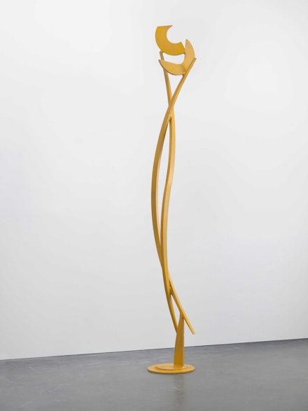 David Smith, <em>Lunar Arcs on One Leg</em>, 1956–62. Steel, paint, 106 1/8 x 19 x 14 3/8 inches. The Estate of David Smith. Photo: Genevieve Hanson. © 2021 The Estate of David Smith / Licensed by VAGA at Artists Rights Society (ARS), NY.