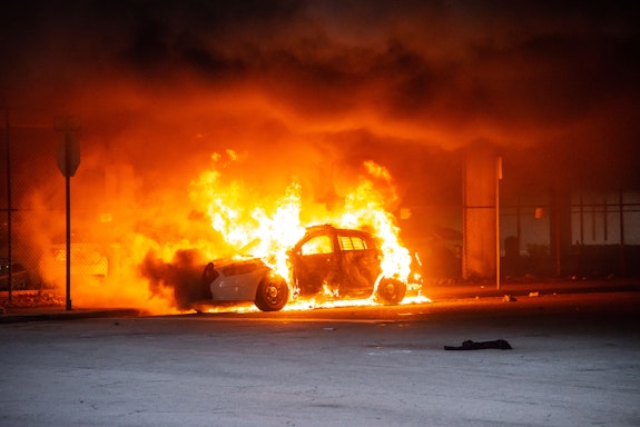 Burning cop car in Miami, May 30, 2020. Photo: © Mike Sheehan. 