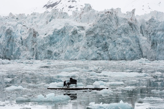 Ludovico Einaudi playing his <em>Elegy for the Arctic</em> (2016), in the Arctic. Photo: Pedro Armestre/Greenpeace