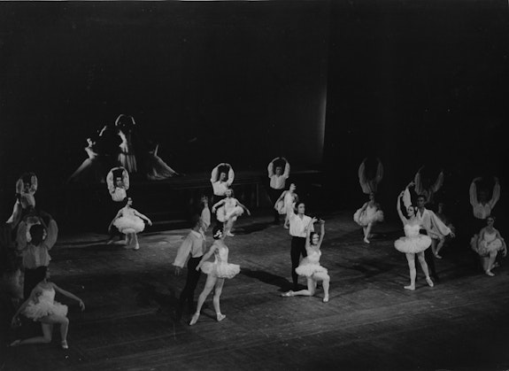 Serge Lifar’s <em>Suite en blanc</em>. Grand Ballet de Monte Carlo (1946). Jerome Robbins Dance Division, New York Public Library for the Performing Arts, Astor, Lenox, and Tilden Foundations. Photo: © Roger Wood/Royal Opera House/ArenaPAL.