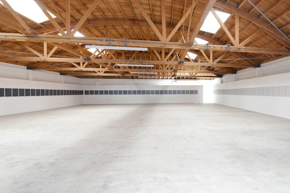 Installation view: <em>Marcia Hafif: An Extended Gray Scale, </em>Fergus McCaffrey, Los Angeles, 2022. Photo: Ray Napoles.