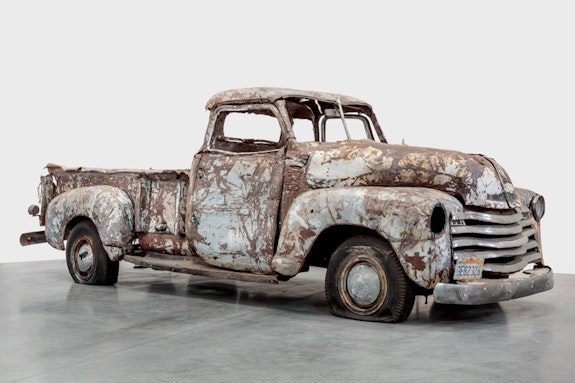 Charles Ray, <em>Unbaled Truck</em>, 2020. Crushed truck. 76 x 72 x 208 in. (194 x 183 x 528 cm) Photo: Josh White. © Charles Ray. Courtesy Matthew Marks Gallery.