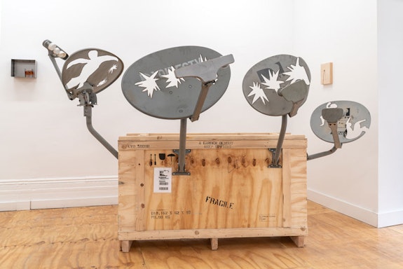 Louis Osmosis, <em>Big Crate</em>, 2022. Reclaimed shipping crate, modified satellites, screws,  64 x 25 x 37 inches. <em>Satellite</em>: 50 x 33 x 42 inches. <em>Satellite (Two Dancers)</em>: 26 x 21 x 30 inches. <em>Satellite (Stars #1)</em>: 51 x 33 x 43 inches. <em>Satellite (Stars #2)</em>: 41 x 21 x 40 inches. Courtesy the artist and Kapp Kapp. Photo: Kunning Huang.