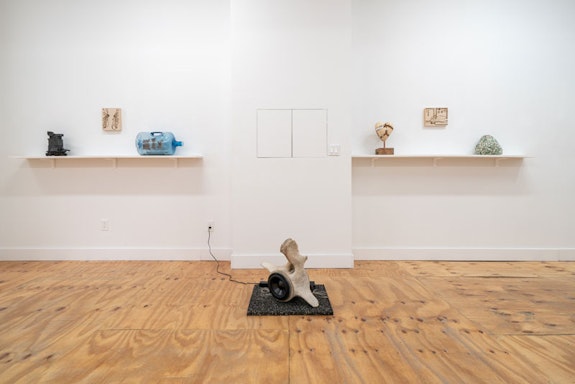 Louis Osmosis, Installation view:<em>PLEASE IT IS MAKING THEM THANKS :).</em> Courtesy the artist and Kapp Kapp Gallery. Photo: Kunming Huang.
