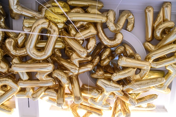 Banu Cennetoğlu, mock-up of <em>right</em>, 2022. String, helium, and Mylar balloons, dimensions variable. Courtesy the artist and Rodeo Gallery, London/Piraeus.