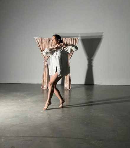Morgan Griffin performing <em>A dance, in three parts</em> at Art Cake, Brooklyn, 2022. Photo courtesy Styles and the artist.