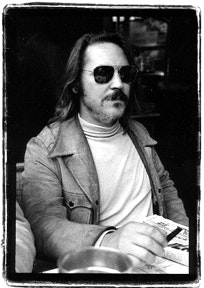 Robert Whitman at Dave's Corner, NY (1971). Photo by Gerard Malanga.