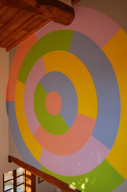 Brian O’Doherty, <em>Concentric Vowels</em>, 2013. Wall painting, water-based house paint. Private Collection, Tuscany. Photo: Brenda Moore-McCann.
