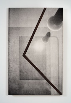 R. H. Quaytman, “Chapter 12: iamb” (2008). Oil, silkscreen, and gesso on wood, 32 3/8 x 20 in. (82.2 x 51 cm). Collection of Laura Belgray and Steven Eckler; courtesy Miguel Abreu Gallery, New York. Photograph by John Berens