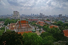 A view over Bangkok from the Golden Mountain and the Wat Saket Temple. Photo by Lionoche, flickr.com.