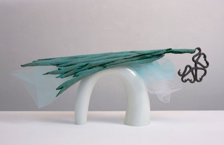 John Newman, “Green and white and hanging on,” 2012, hot sculpted glass, tulle, patinated and flocked cast
bronze from eucalyptus bark, forged iron, 28 x 10 x 5”. Courtesy Tibor de Nagy Gallery, New York.
